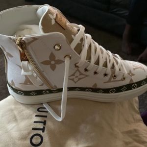 Louis vuitton monogram sneakers